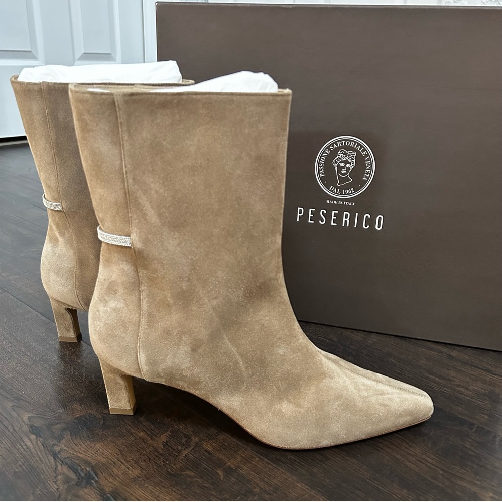 Peserico Women's Beige Suede Heeled Boots